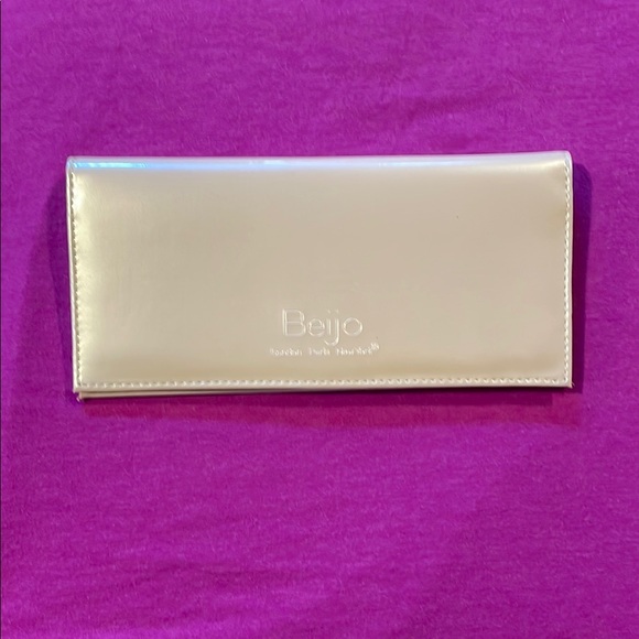 Beijo Handbags - Beijo Cream Wallets with Sophisticated Metallic Accents